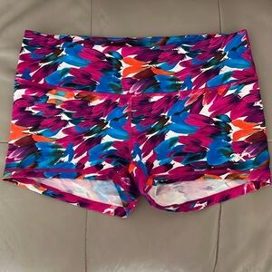 19. HVIII BRAND GOODS MULTICOLOR SHORTS XXL